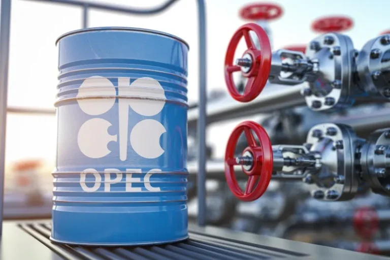 Crude Falls 3% As OPEC+ Plans Production Cuts Phase Out