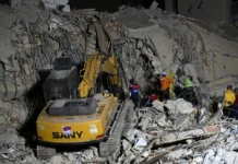 Venezuela Earthquake Death Toll Climbs to 920 as Over 50,000 Remain Missing