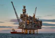 Oil Prices Sink to Post-Conflict Lows as US-Iran Agreement Boosts Supply Outlook